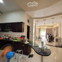 Biệt Thự Ven Sông 200M2 Đường 8M Có Vỉa Hè - 4 Phòng Ngủ - Giá Bán 19 Tỷ