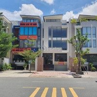Biệt Thự Hà Đô Là Một Trong Những Dự Án Nổi Bật Tại Quận 2, Với Thiết Kế Hiện Đại Và Sang Trọng.
