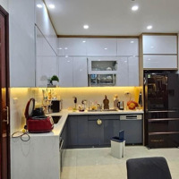 Nhà 1 Mặt Đường Và 1 Mặt Hồ.1 Tầng Hầm 7 Tầng Nổi.kinh Doanh Đỉnh.gara.thang Máy.vỉa Hè. Giá Bán 36Tỷ99