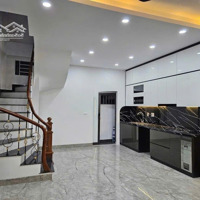 Bán Nhà Chinh Chủ Sát Hồ Đền Lừ Hoàng Maidiện Tích30M 6T Mt3.7M Giá Nhỉnh 6. Tỷ 0947913839