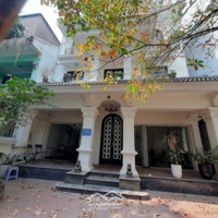 Bán Bt Khu Vip Cầu Giấy.diện Tích185M2, Giá Bán 35,8 Tỷ. Lô Góc 3 Tầng Đẹp. Vị Trí Vàng Để Ở Kết Hợp Kd