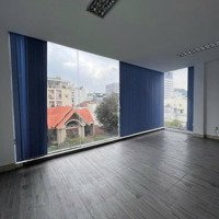 Cho Thuê Văn Phòng Tại Phố Hoàng Cầu Giá Thuê 8 Triệu Diện Tích 50M2 Ngay Mặt Đường
