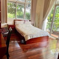 Cho Thuê Biệt Thự Đơn Lập Pmh Căn Góc Sân Vừờn Full Nội Thất Đẹp Gía Chỉ 75 Triệu / Tháng .