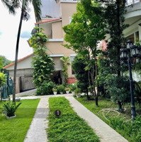 Cho Thuê Biệt Thự Đơn Lập Pmh Căn Góc Sân Vừờn Full Nội Thất Đẹp Gía Chỉ 75 Triệu / Tháng .