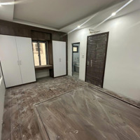 7.5 Tỷ - Nhà Xây Mới 5 Tầng Thang Máy Phố Hoàng Hoa Thám, Gần Hồ Tây, Nội Thất Xịn, Dân Trí Cao.