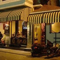 Gia Đình Mình Cho Thuê Nhà 3 Tầng 120M2 Mặt Hồ Kinh Doanh Tại 59 Phố Trúc Bạch, Ba Đình, Hà Nội