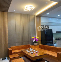 Biệt Thự Phố - Tặng Hết Toàn Bộ Nội Thất Và Hồ Cá Koi Trong Nhà