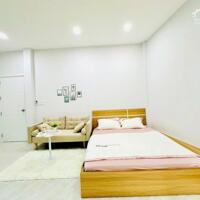 Căn studio cửa sổ trời lớn, máy giặt riêng, sofa mới tinh gần vòng xoay Lăng Cha Cả