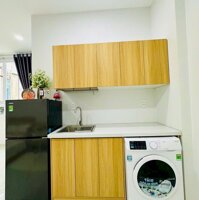 Căn studio cửa sổ trời lớn, máy giặt riêng, sofa mới tinh gần vòng xoay Lăng Cha Cả