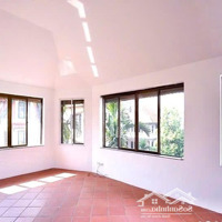 Bán Biệt Thự Phố Tô Ngọc Vân, Tây Hồ,Diện Tích200M2, 3 Tầng,Mặt Tiền15M2, Lô Góc, Oto Vào Nhà.