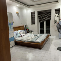 Nhà Ngay Trung Tâm Quận 1 - 81M2 - 5 Tầng Btct - Chỉ 2O Tỷ 0902.39.4299