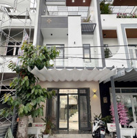 Cho Thuê Nhà Đẹp 2 Lầu, Full Nội Thất Cao Cấp, 4 Phòng Ngủ, 5 Wc, Đông Bắc, Lộ 20M, Mới 100%