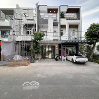 Cho Thuê Nhà Đẹp 2 Lầu, Full Nội Thất Cao Cấp, 4 Phòng Ngủ, 5 Wc, Đông Bắc, Lộ 20M, Mới 100%