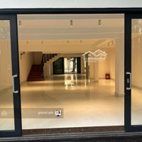 Bán Nhà Mặt Phố Hoàng Cầu, 29 Tỷ, 56 M2, View Hồ Đẹp, Phân Lô, Ô Tô, Kinh Doanh Sầm Uất