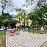 Bán đất phố Duy Tân - 150m2 - Ô tô tránh - Vỉa hè - View vườn hoa - Gần quận ủy Cầu Giấy