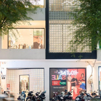 Cho Thuê Nhà Mp Kim Đồng: 120M2 X 4,5 Tầng, Mt: 8,5M, Đoạn Đẹp, Nguyên Căn. Liên Hệ: 0974557067