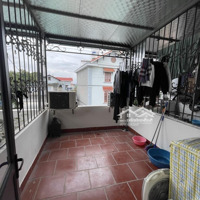 Nhà Cự Khối Xuân Khôi Long Biên.diện Tích32 M2 3 Tầng. Ô Tô. 3.2 Tỷ
