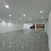 Cho Thuê Nhà Mặt Phố Trần Duy Hưng,Diện Tích100M2X3 Tầng,Mặt Tiền5M, Giá Bán 160 Triệu, Liên Hệ: 0968896456