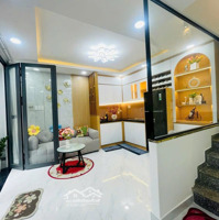 Bán Nhà Đẹp Lung Linh Thích Quãng Đức Nhà 5 Tầng Dọn Vào Ở Liền Anh Chị Ơi, Giá Chỉ 5,55 Tỷ