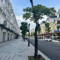 Nhượng Lại Shop Kinh Doanh 2 Mặt Tiền To Nhất Đối Diện Chung Cư Và Nhà Để Xe, Cắt Lỗ 30% So Với Cđt