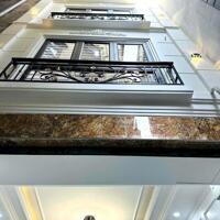NHÀ ĐẸP PHỐ TRẦN CUNG-THANG MÁY- Ô TÔ GẦN GIÁ 7.68 TỶ TL