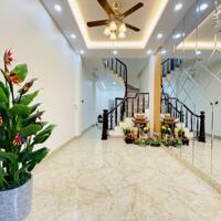 Bán nhà Phân Lô Phố 8/3 ( Quỳnh Mai ) oto đỗ cửa : 41m2, 5T, MT 3,6m. Giá 11 tỷ 450