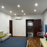 Chính Chủ Cần Bán Nhà Liền Kề Phú Mỹ Hưng -Diện Tích6X21 - Hầm + Thang Máy -Giá Tốt Cho Khách Đầu Tư