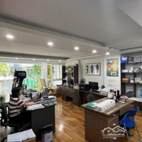 Chính Chủ Cần Bán Nhà Liền Kề Phú Mỹ Hưng -Diện Tích6X21 - Hầm + Thang Máy -Giá Tốt Cho Khách Đầu Tư