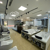 Tòa Building 9 Tầng Mặt Phố Hoàng Quốc Việt - 2 Mặt Tiền - Dòng Tiền Khủng - 300M - Giá Bán 210 Tỷ