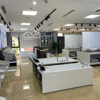 Tòa Building 9 Tầng Mặt Phố Hoàng Quốc Việt - 2 Mặt Tiền - Dòng Tiền Khủng - 300M - Giá Bán 210 Tỷ