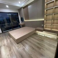 Bán nhà mới phố Việt Hưng 5 tầng ở ngay giá 5.7 tỷ ngõ ô tô thông 2 ngả vào tận cửa.