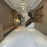 Bán nhà mới phố Việt Hưng 5 tầng ở ngay giá 5.7 tỷ ngõ ô tô thông 2 ngả vào tận cửa.