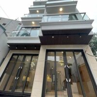 Bán nhà mới phố Việt Hưng 5 tầng ở ngay giá 5.7 tỷ ngõ ô tô thông 2 ngả vào tận cửa.