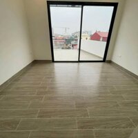 Bán nhà mới phố Việt Hưng 5 tầng ở ngay giá 5.7 tỷ ngõ ô tô thông 2 ngả vào tận cửa.