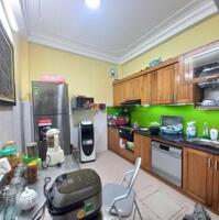 bán nhà ngay ngã tư sở,thanh xuân,hơn 6 đồng,4 tầng dân xây,4 ngủ ngay sát phố