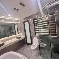 Bán nhà phân lô quân đội Bát Khối - Long Biên. Vỉa hè - Kinh Doanh. 60m x7T. Lh 0965858116