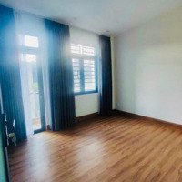 Cho Thuê Nhà Mới Xây Có Thang Máyhẽm Xe Hơiđường D1