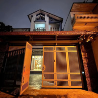 Bán Nhà Phố Láng Hạ- Đống Đa- Gần Phố - 3 Thoáng- Ô Tô Đỗ Cổng- Diện Tích 100M 4 Ngủ- Nhà Cực Đẹp