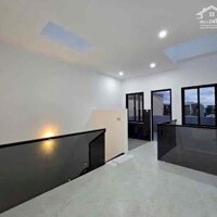 Cc cần bán nhà 3 tầng MT KD VIP Nguyễn Thúy, giá chỉ nhỉnh hơn 7 tỷ.
