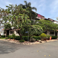 Bán Villa 3 Tầng 600M2 52 Tỷ Full Nội Thất, Sân Vườn Rộng. Đường Quốc Hương, Thảo Điền, Quận 2.