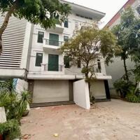 Bán nhà mặt phố Hoàng Cầu 300m2 x 5 tầng, mặt tiền 13m Ở, kinh doanh cho thuê tốt chỉ 300 triệu/m2