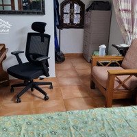 Phòng Ở Đầy Đủ Tiện Nghi Với Wc Riêng