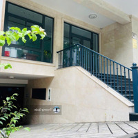 Cho Thuê Văn Phòng Tầng Trệt 7*22M Ngăn Sẵn 2 Phòng Full Máy Lạnh,Có Thang Máy ,Hầm Xe Kđt Vạn Phúc