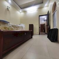 Cho thuê nhà nguyên căn đường Đê La Thành, Ba Đình, 150m2, 4 ngủ sẵn nội thất