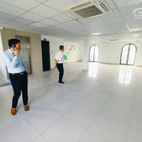 Cho Thuê Khu Đô Thị Tp Giao Lưu - Phạm Văn Đồng, Tầng 1 Và 2, 120M2/Sàn,Mặt Tiền7M. Thông Sàn. Giá 35 Triệu