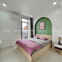 Căn hộ 1 PN siêu sang, đẹp- ban công, cửa kính cực chill, dịch vụ dọn phòng ngay sân bay TSN