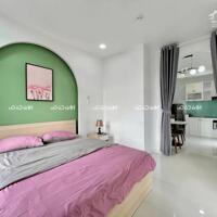 Căn hộ 1 PN siêu sang, đẹp- ban công, cửa kính cực chill, dịch vụ dọn phòng ngay sân bay TSN