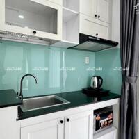 Căn hộ 1 PN siêu sang, đẹp- ban công, cửa kính cực chill, dịch vụ dọn phòng ngay sân bay TSN