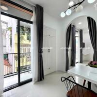 Căn hộ 1 PN siêu sang, đẹp- ban công, cửa kính cực chill, dịch vụ dọn phòng ngay sân bay TSN