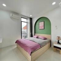 Căn hộ 1 PN siêu sang, đẹp- ban công, cửa kính cực chill, dịch vụ dọn phòng ngay sân bay TSN